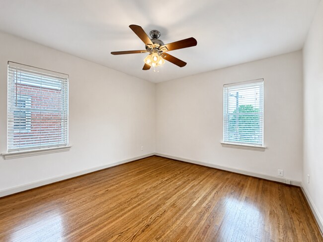 Building Photo - 4633-4635-4635 Jamieson Ave