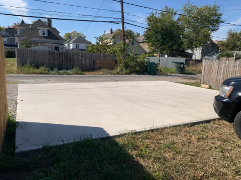 Building Photo - 211 Hawkes Ave