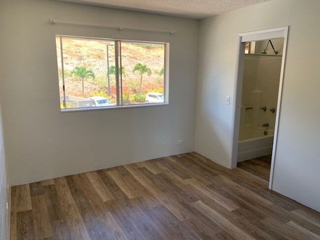 Building Photo - Palehua Villas, newly renovated breezy 3 bed, 2 ba, 2 parking stalls, water/sewer