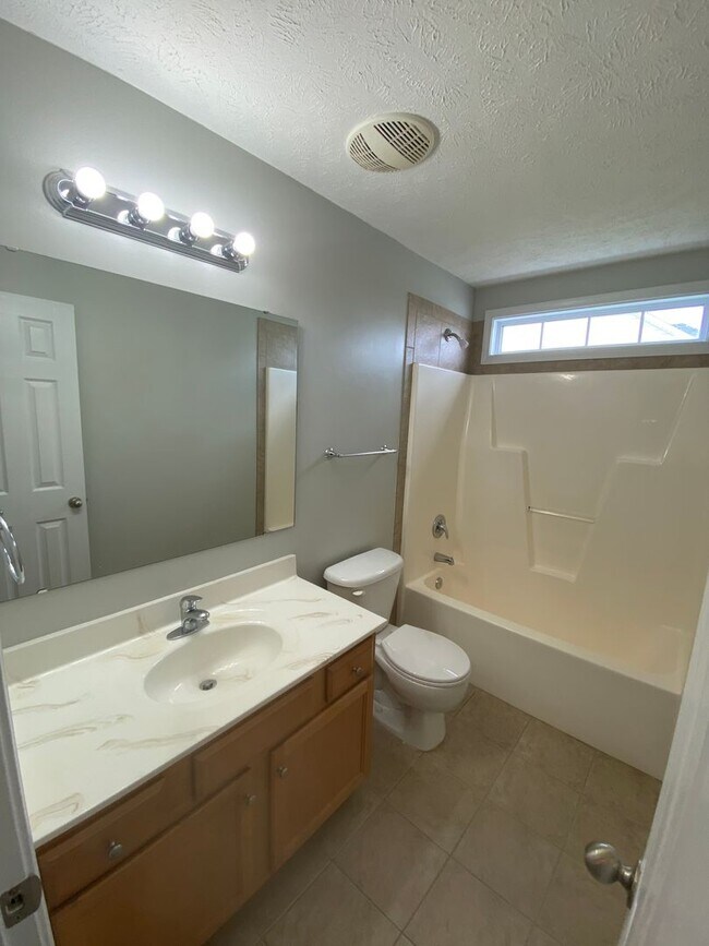 Building Photo - Great Home!  Great Location