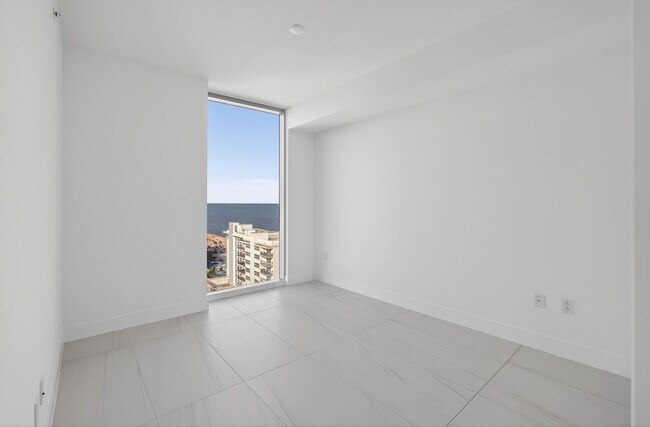 Building Photo - 151 N Seabreeze Blvd