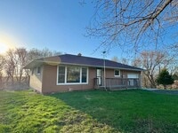 Building Photo - Charming 2-Bedroom Country Home with Garage Near Eau Claire