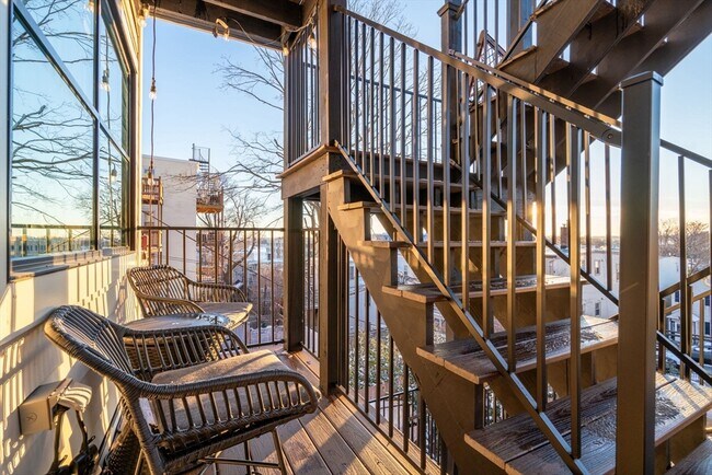 Building Photo - 75 Old Harbor St