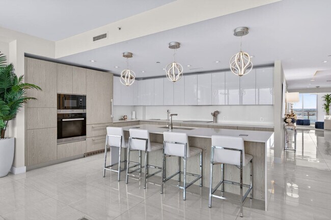 Building Photo - 3100 N Ocean Dr