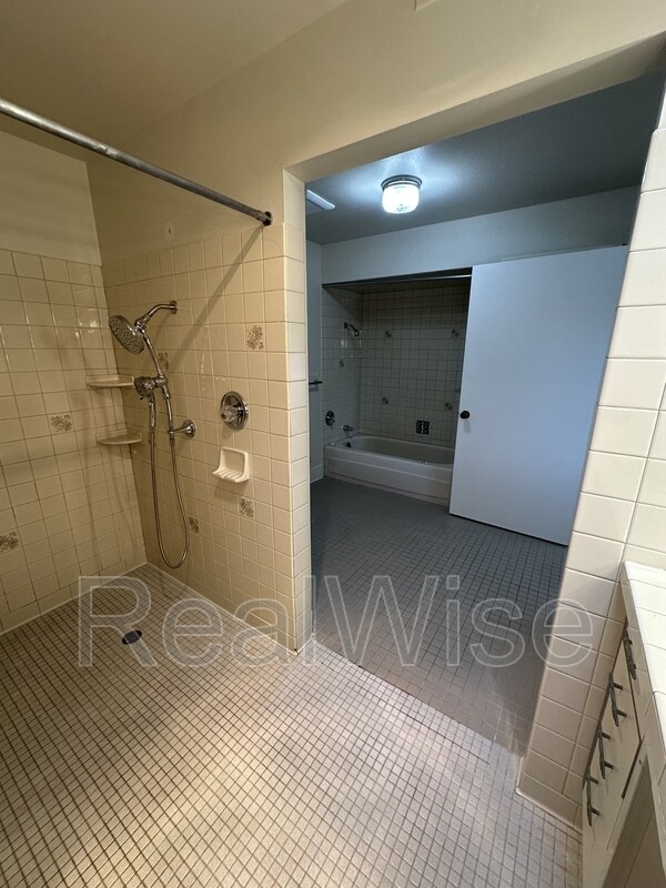 Building Photo - 7730 SW Eaker Pl