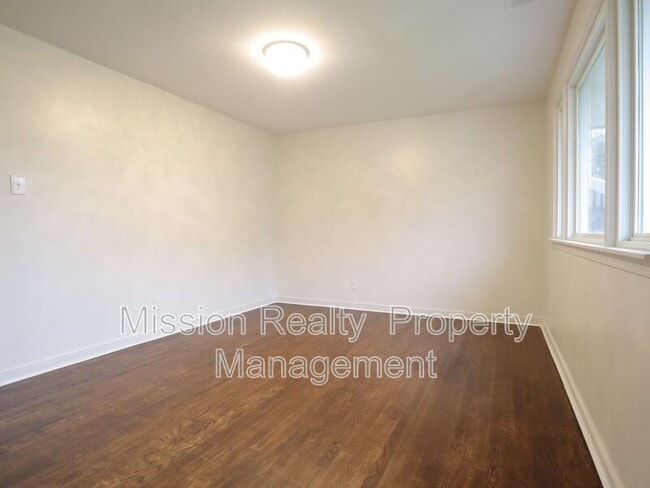 Building Photo - 618 Tarpley Rd
