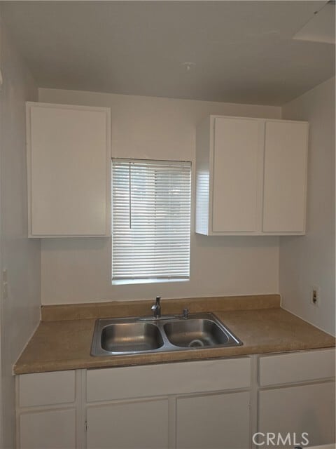 Building Photo - 2268 Genevieve St N