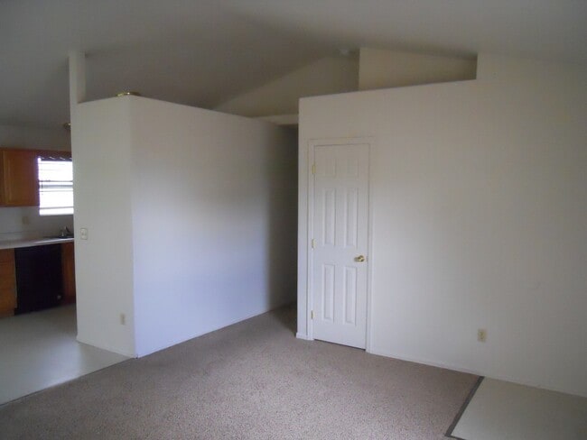 Building Photo - 764A GARRETT 485 BELLFLOWER