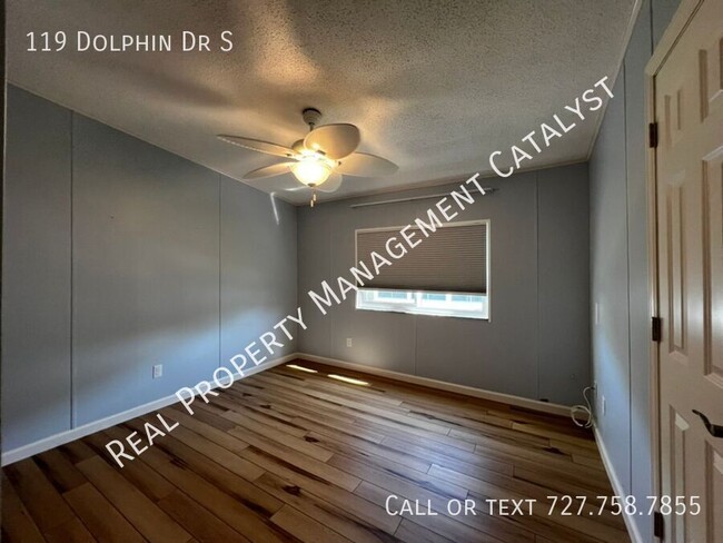 Building Photo - 119 Dolphin Dr S
