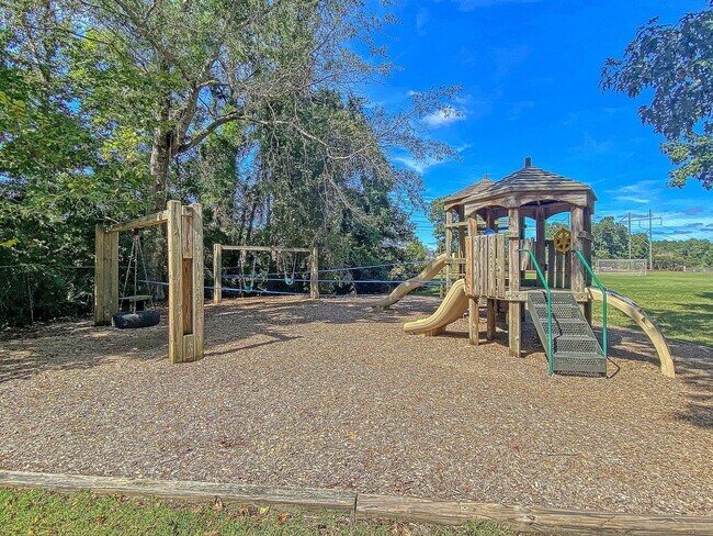 Building Photo - Charming 3 Bedroom, 2 Bath Home off of Longpoint in Mount Pleasant!