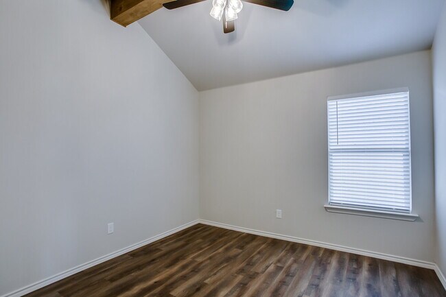 Building Photo - Wonderful Townhome in Cooper District!!