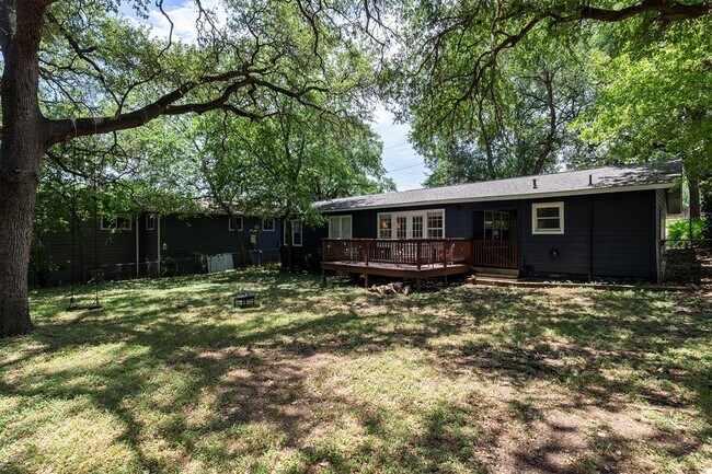 Building Photo - 3005 Menchaca Rd