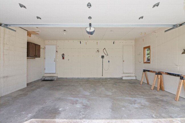 Building Photo - Completely Updated Home w/ Private Sandy B...