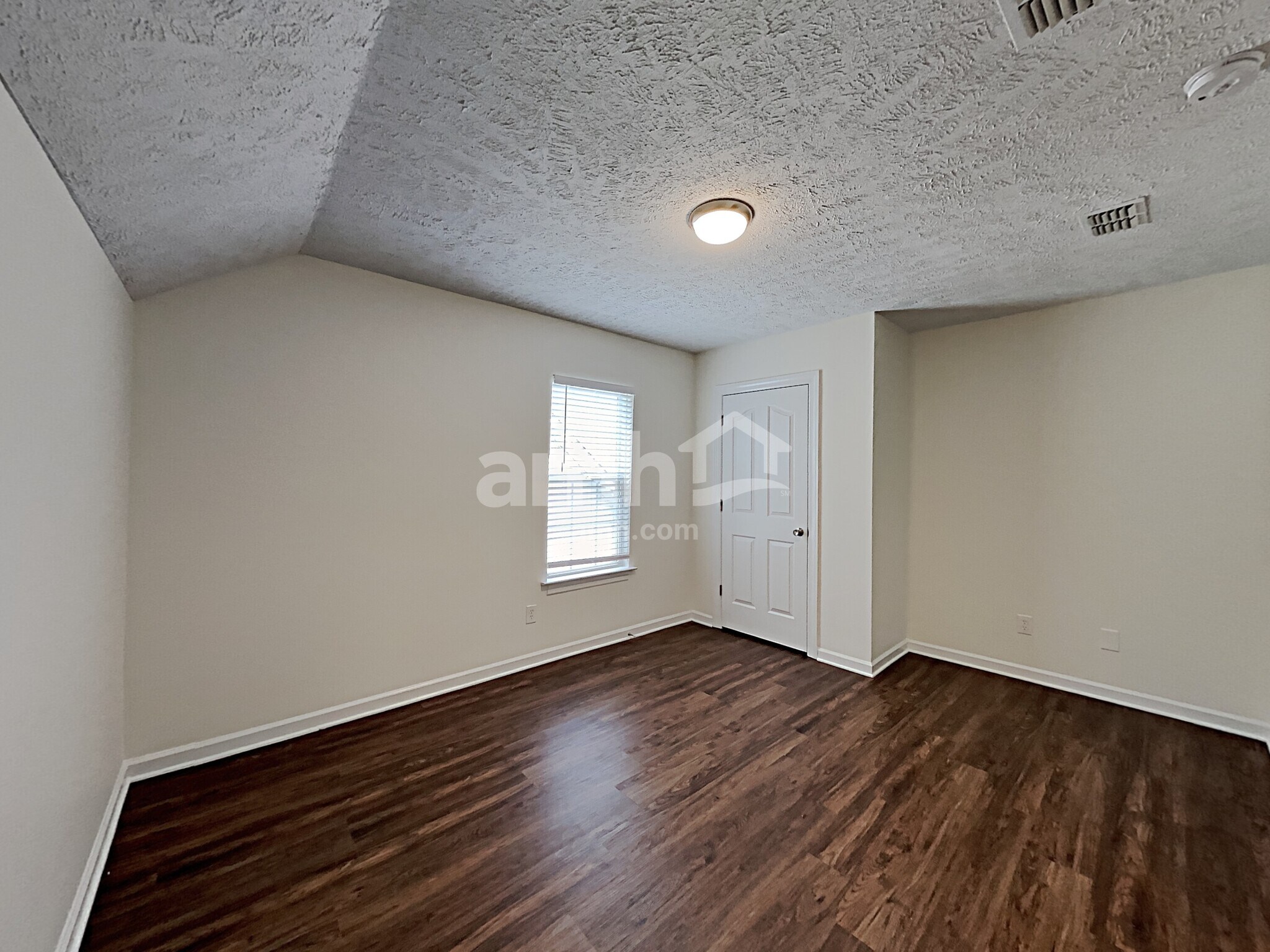 Building Photo - 1721 N Cove