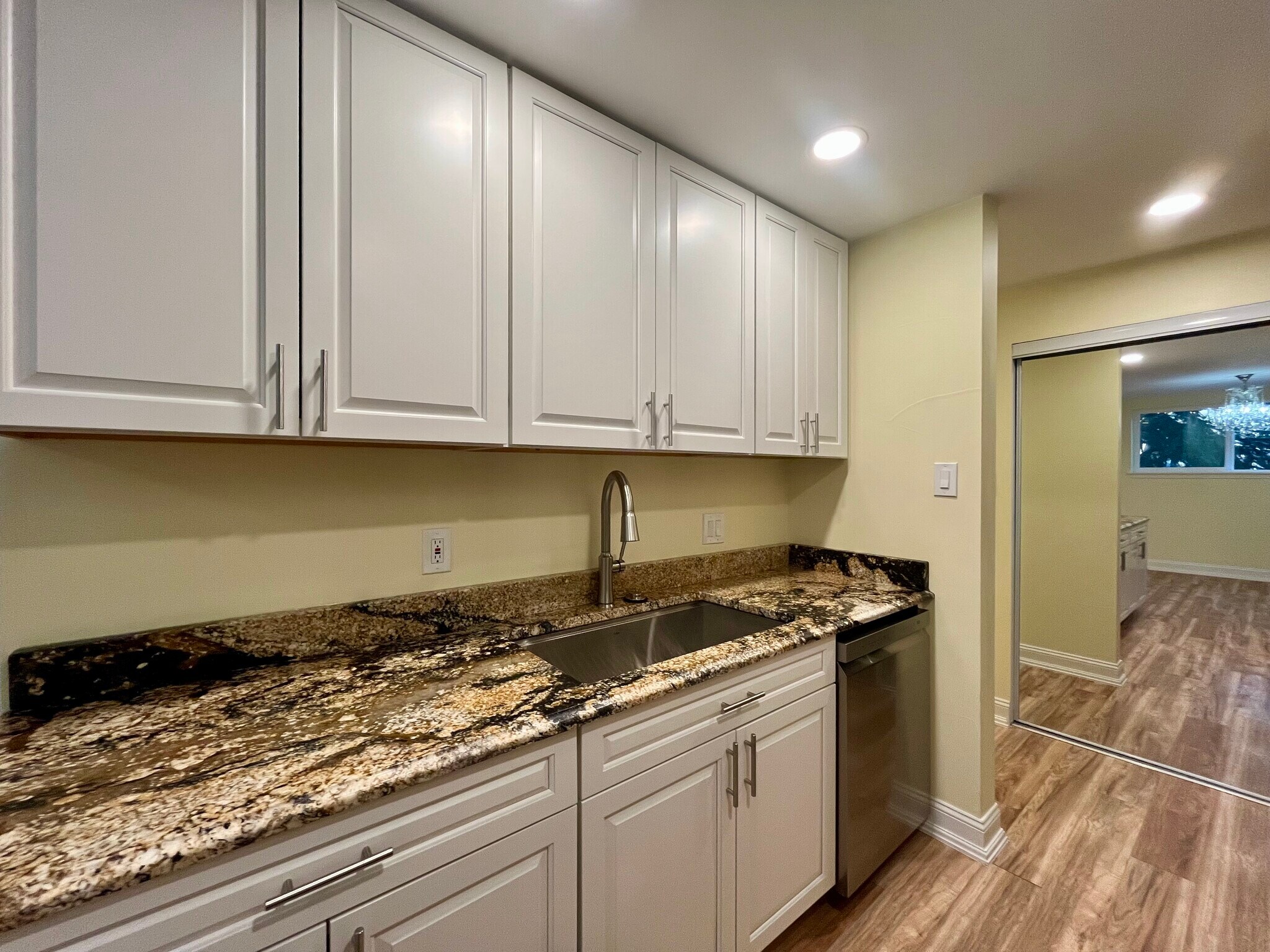 Building Photo - 2375 S Linden Ct