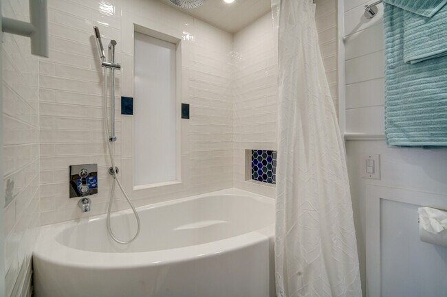 Building Photo - 3101 Boardwalk