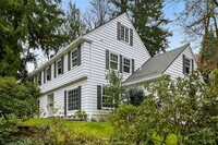 Building Photo - Experience the Charm of a Portland Heights...