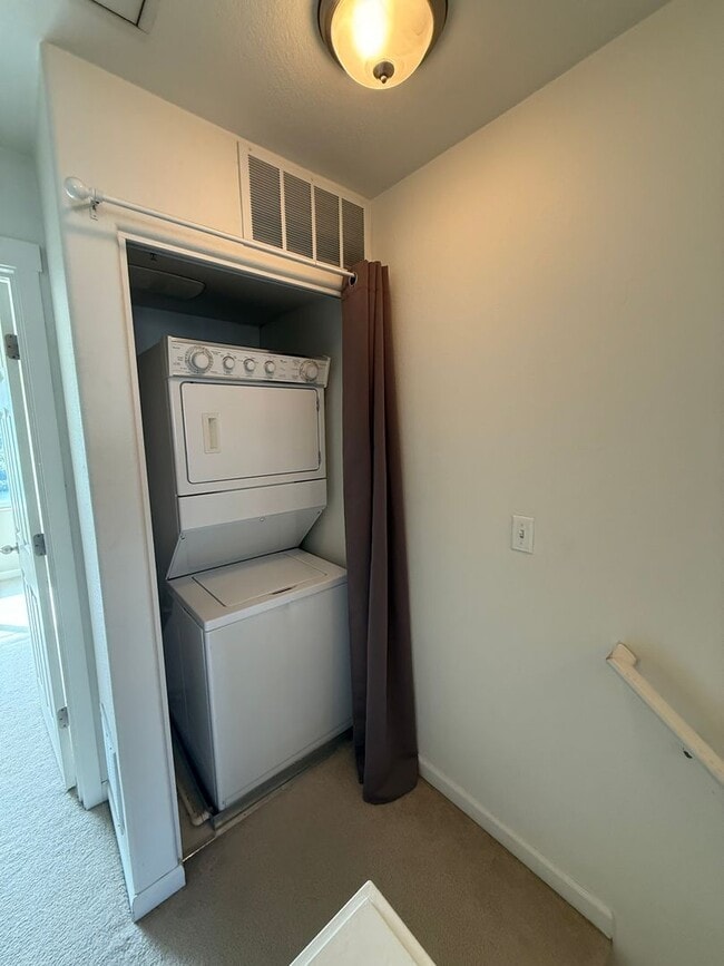 Building Photo - Spacious Beaverton Living – Prime Location...