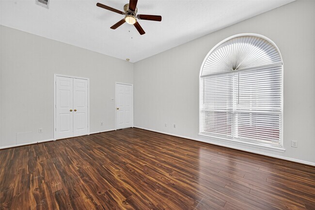 Building Photo - 15618 Edgemere Ct