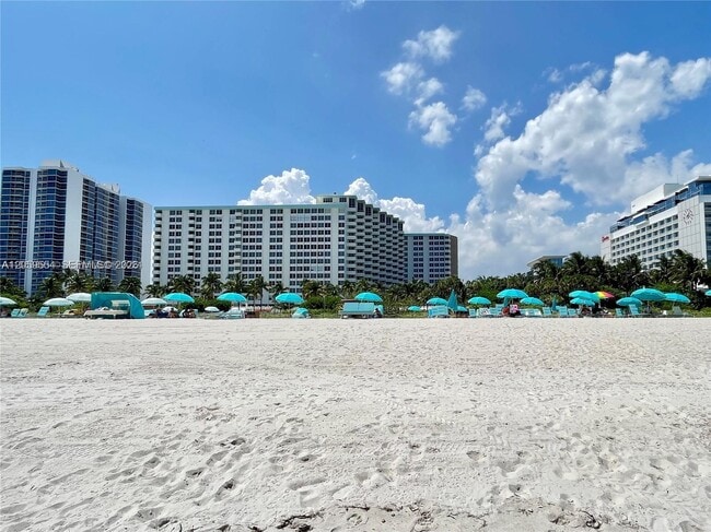 Building Photo - 2899 Collins Ave