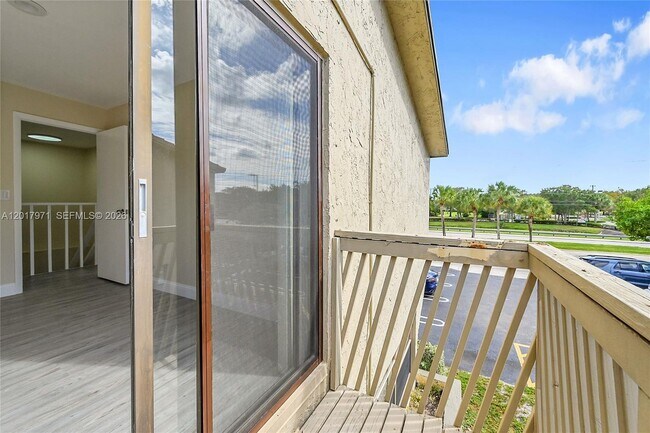 Building Photo - 2532 Coral Springs Dr