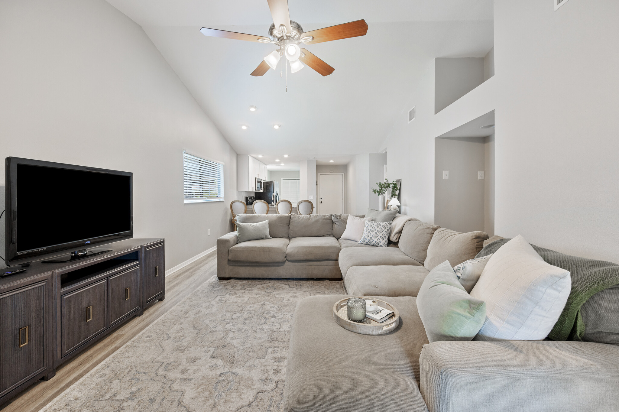 Family room - 3568 Raintree Ln