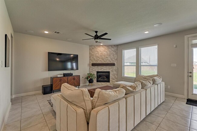 Building Photo - 15846 Weston Ridge Dr