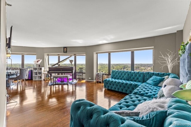 Building Photo - 5000 Town Center Dr