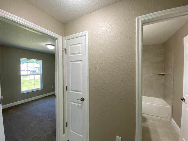Building Photo - 10121 SE 67th Terrace