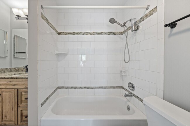 Building Photo - 890 Sheldon Ct