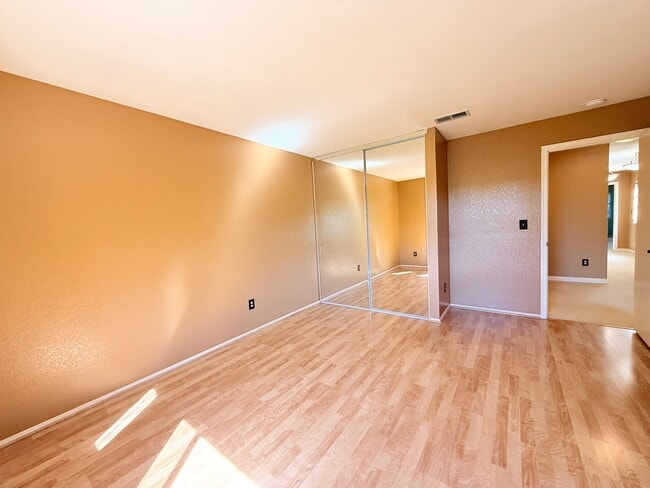 Building Photo - Charming and Move-in Ready, 3BD/2.5BA, Two-Story Townhome in Canyon Green at Canyon Lakes in San ...