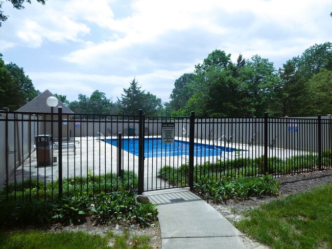 Building Photo - 2 Bed/ 2 Bath- Village South Condominiums