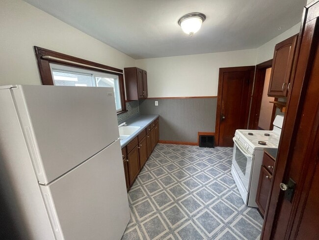 Building Photo - 1 Bedroom House Near Columbian Park