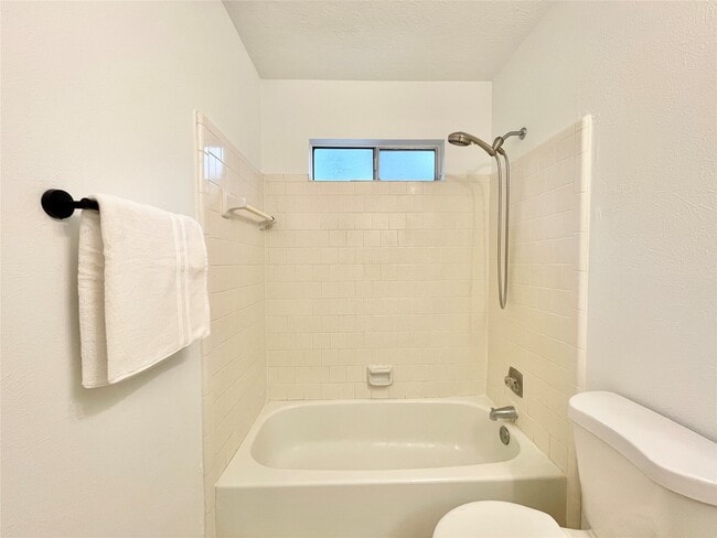 Building Photo - 6 Lea Oak Ct