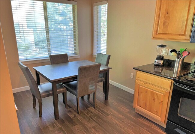 Building Photo - 606 W S Temple St