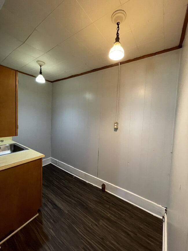 Building Photo - 1720 Portland St