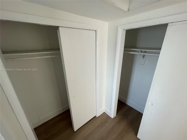 Building Photo - 13700 NE 6th Ave