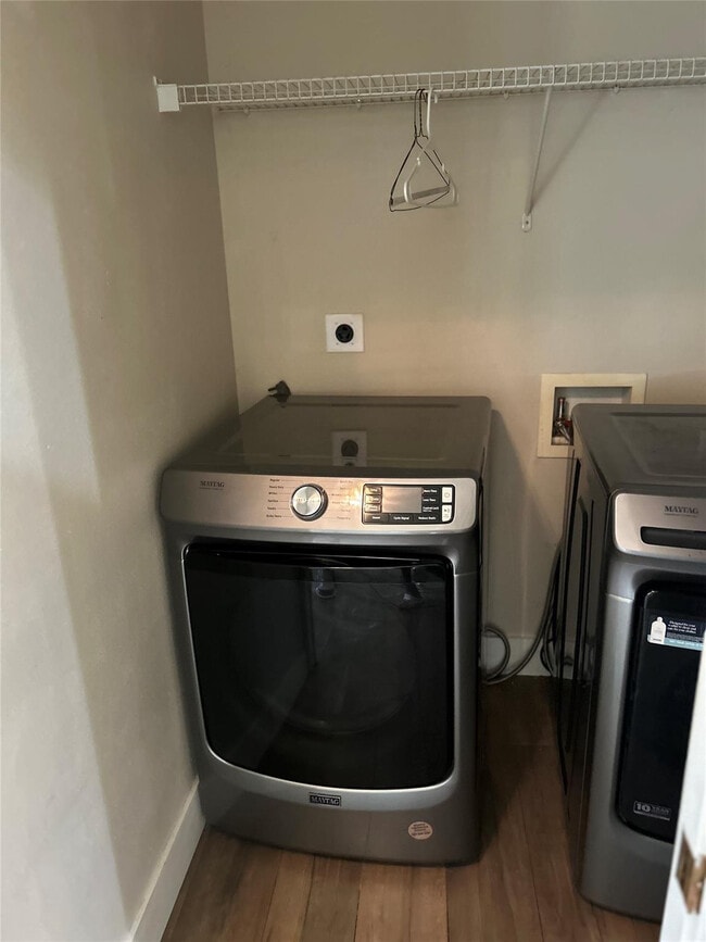 Building Photo - 214 Eldron Blvd NE