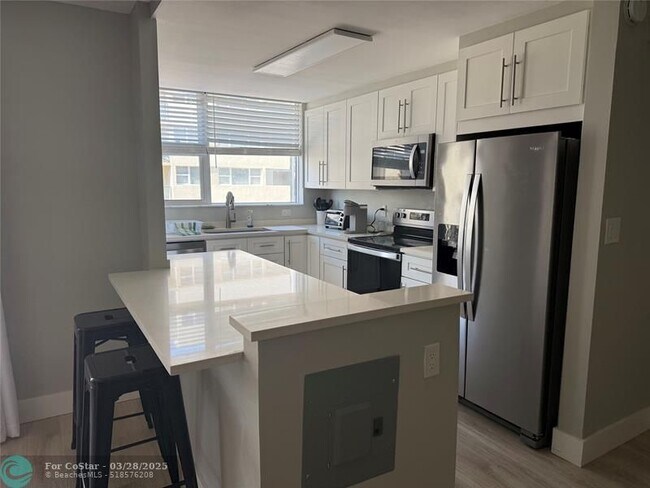 Building Photo - 1236 Hillsboro Mile