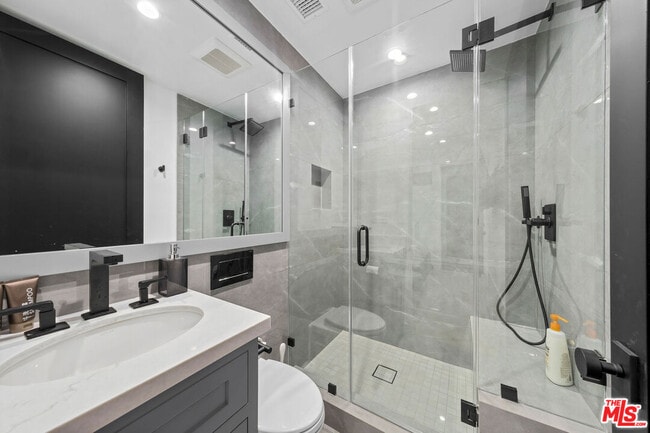 Building Photo - 3140 Coldwater Canyon Ave