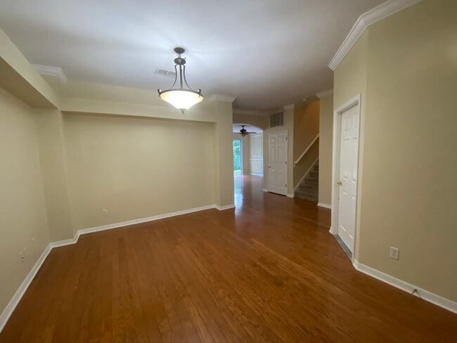 Building Photo - 3640 Pine Knot Dr