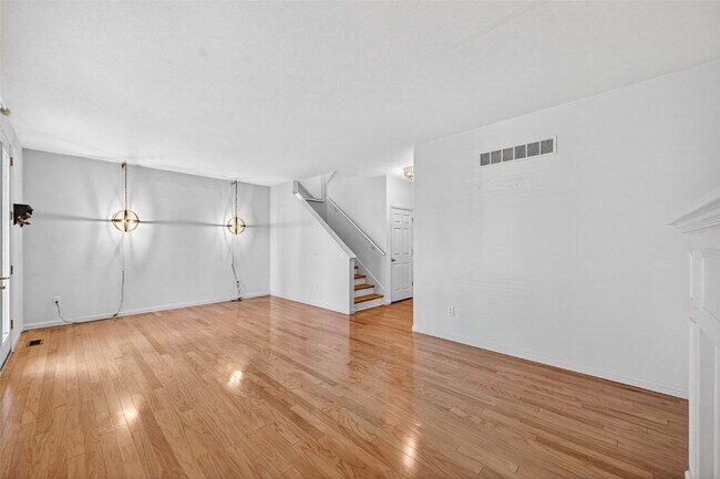 Building Photo - 3275 Simeon Bunker St