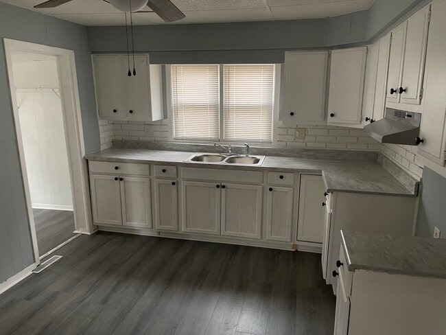 Building Photo - 2257 S 10th St