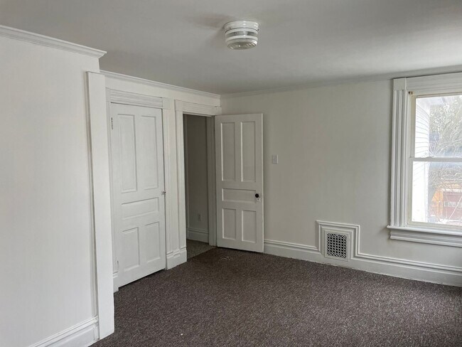 Building Photo - 413 E Garfield Ave