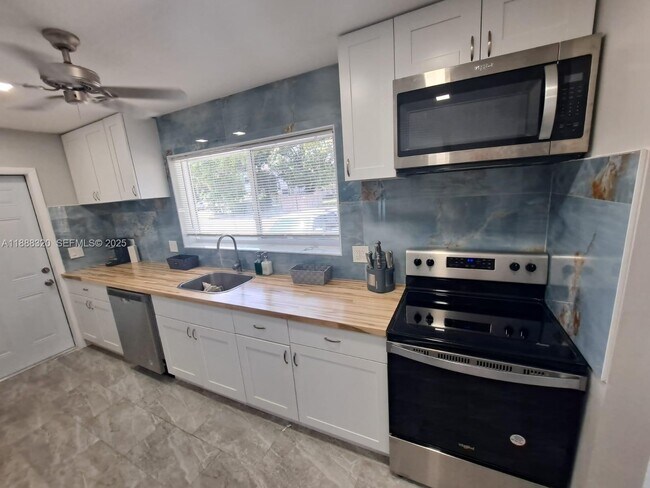 Building Photo - 2242 Polk St