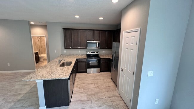 Building Photo - GORGEOUS Bedroom, 2 Bathroom Home in Palm ...