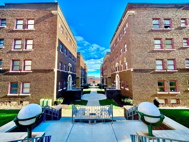 Building Photo - Limited time special! Stylish finishes in ...
