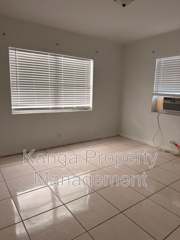 Building Photo - 1172 W 34th St