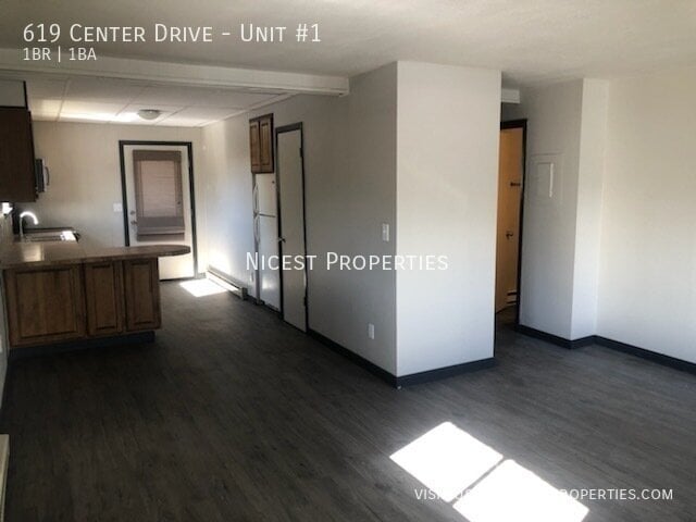 Building Photo - 619 Center Dr