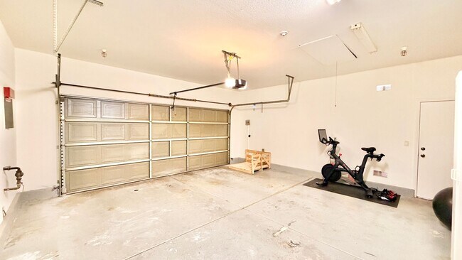 Building Photo - 563 Poets Square
